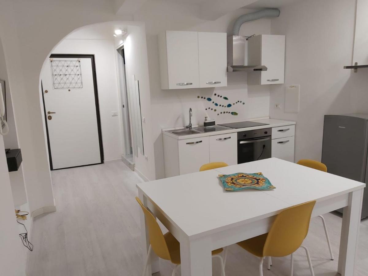 Holiday House Fieravecchia Σαλέρνο Εξωτερικό φωτογραφία